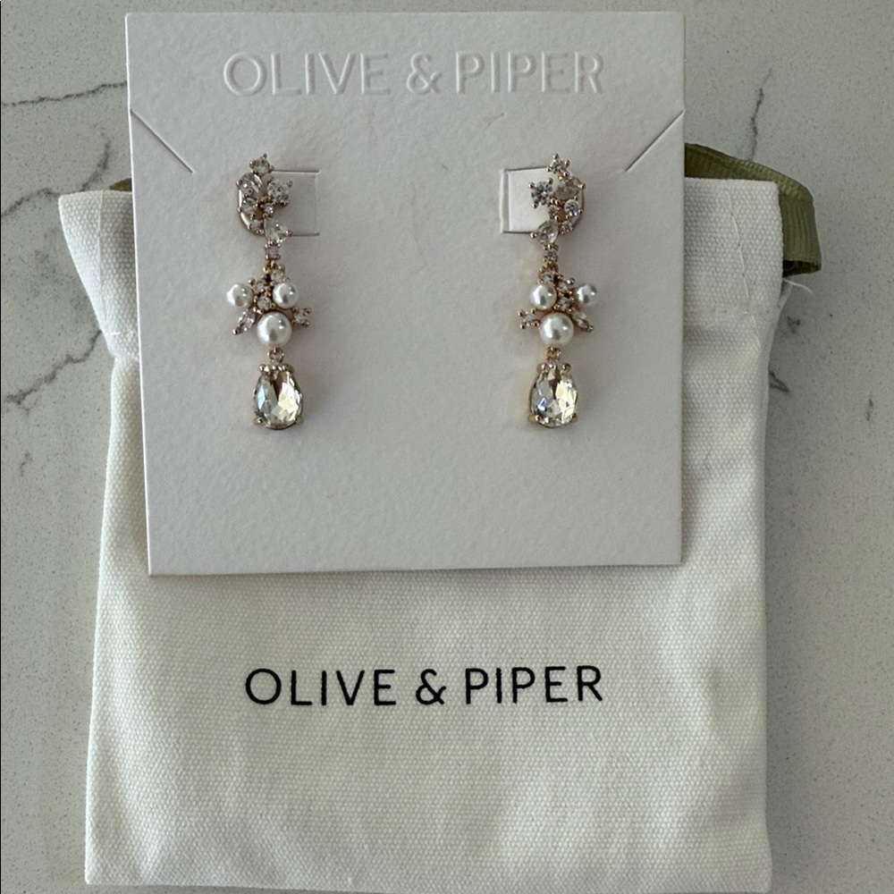 Olive & Piper Blair Drop Earrings✨💎